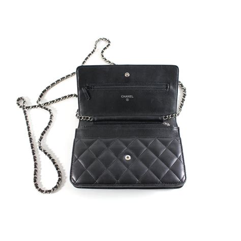 chanel pochette avec chaine|chanel clutch with hand strap.